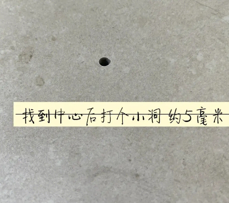 上饶瓷砖空鼓维修公司专业解答在瓷砖铺贴过程中，如果砂料搅拌不均匀，将会带来以下问题