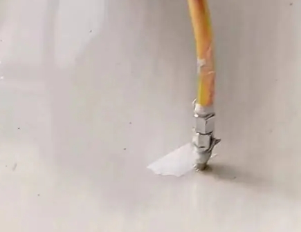 上饶瓷砖空鼓维修公司专业解答在瓷砖铺贴过程中，如果使用的砂料过粗（如全部使用了粗砂），可能会导致以下问题